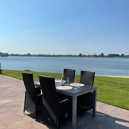 Chalet Luxe Direct Aan Het Water Met